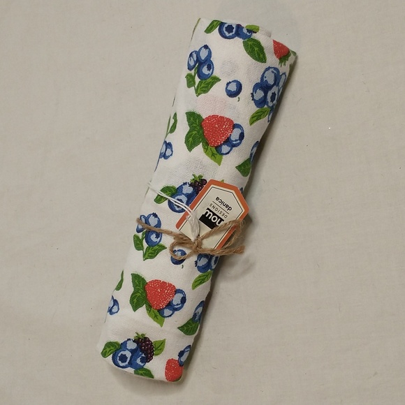 🍒🫐 Now Designs Berries & Fruit Dishtowel - Picture 1 of 3